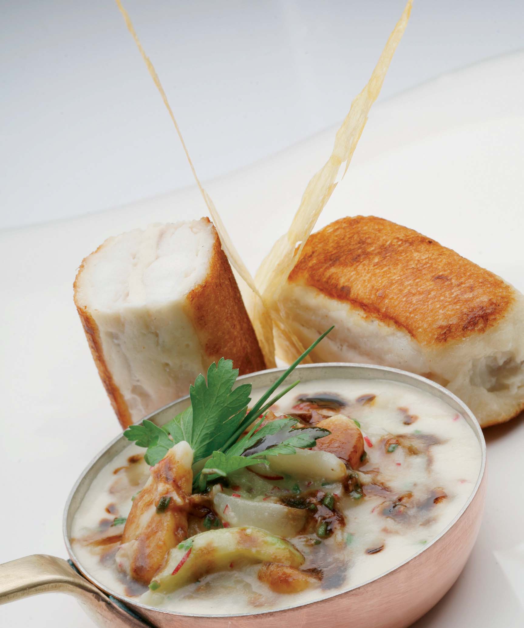 Sándwich de lenguado con gazpacho de patatas acompañado de jugo de Hierbas de Mallorca y ñoras - Recetas - Gastronomía - Islas Baleares - Productos agroalimentarios, denominaciones de origen y gastronomía balear