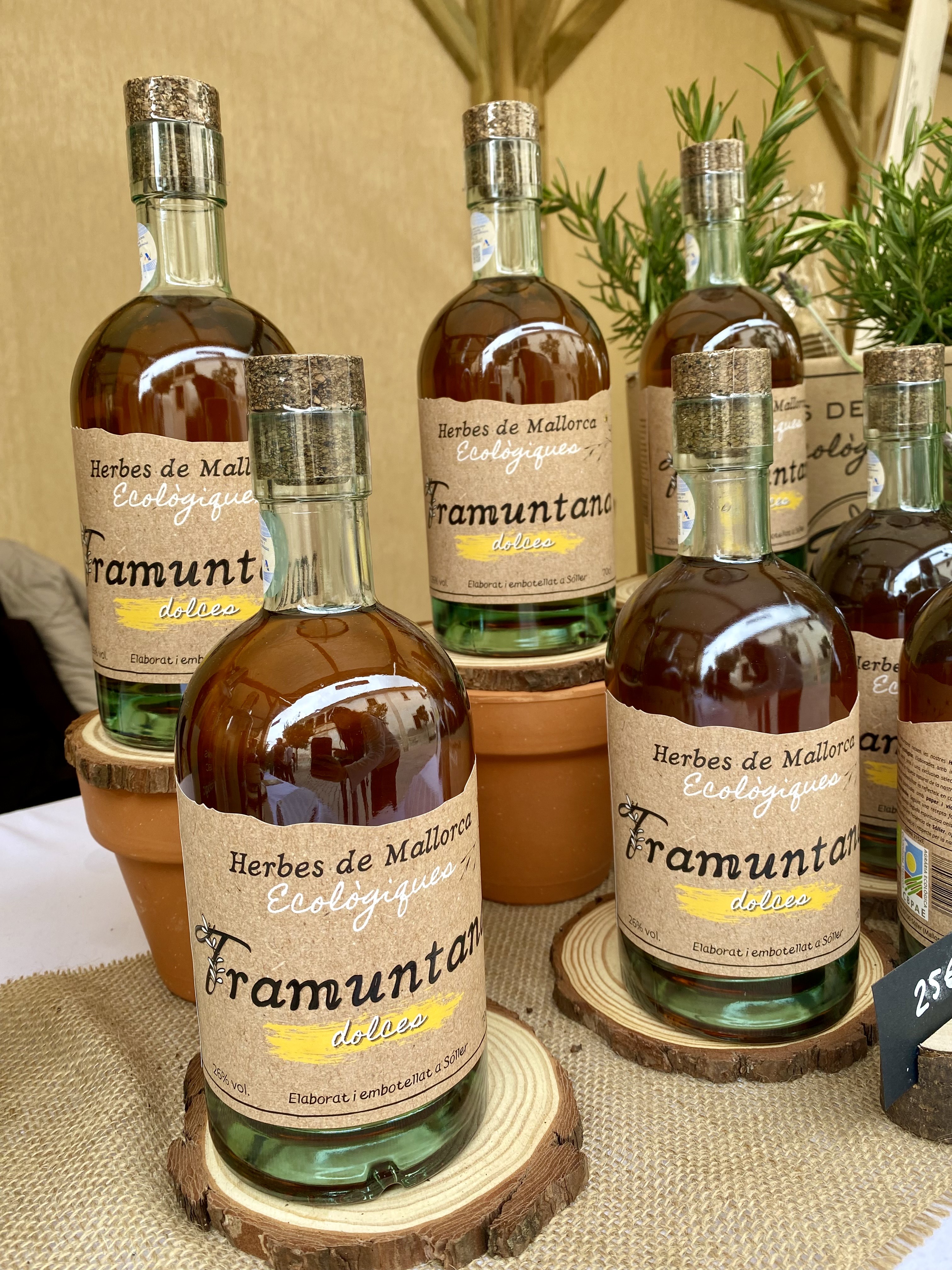 LICORS TRAMUNTANA - Balearen - Agrarnahrungsmittel, Ursprungsbezeichnungen und balearische Gastronomie